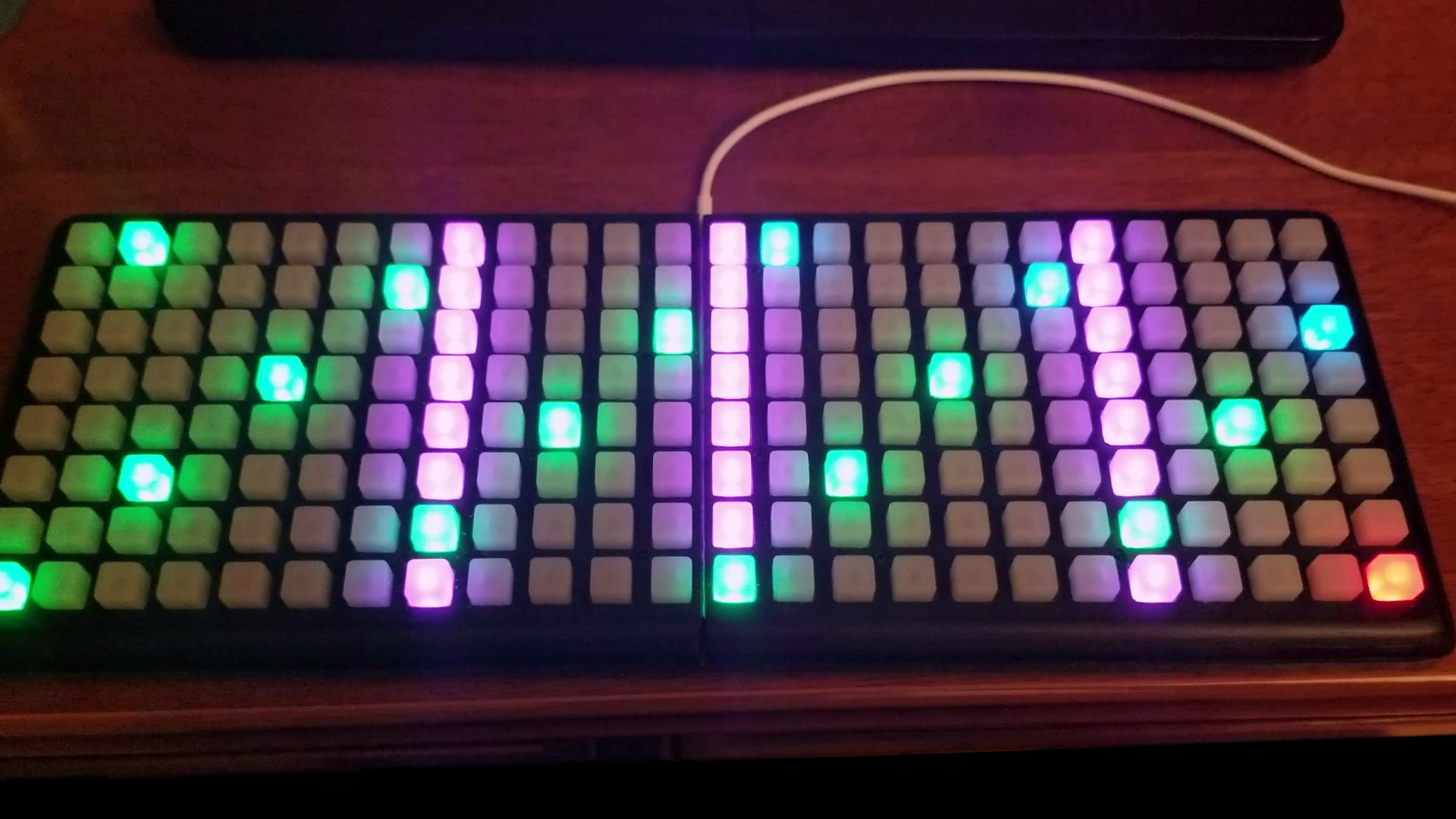 Keyboard with C and frets highlight